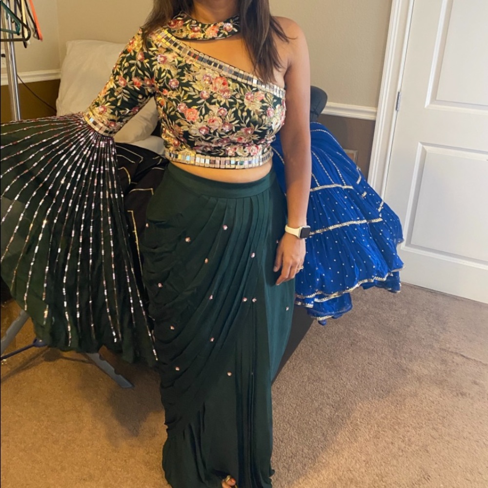 One shoulder outfit in two pec - Picture 1 of 3
